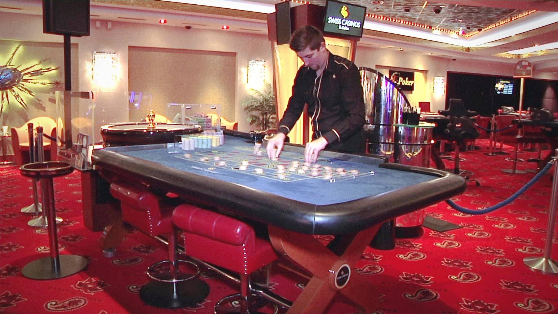 Mitarbeitende aus verschiedenen Schweizer Casinos messen sich im Dealen.