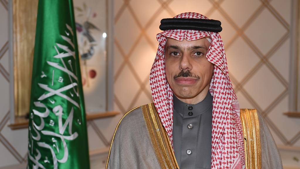 ARCHIV - Prinz Faisal bin Farhan al-Saud, Außenminister von Saudi-Arabien, kritisiert den deutschen Rüstungsexportstopp. Foto: Felix Hörhager/dpa