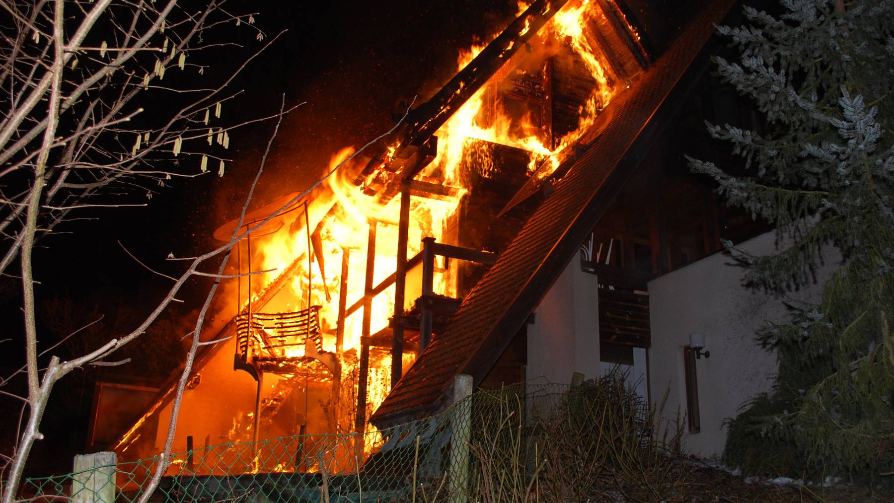 Brand in Ebikon - Einfamilienhaus in Flammen