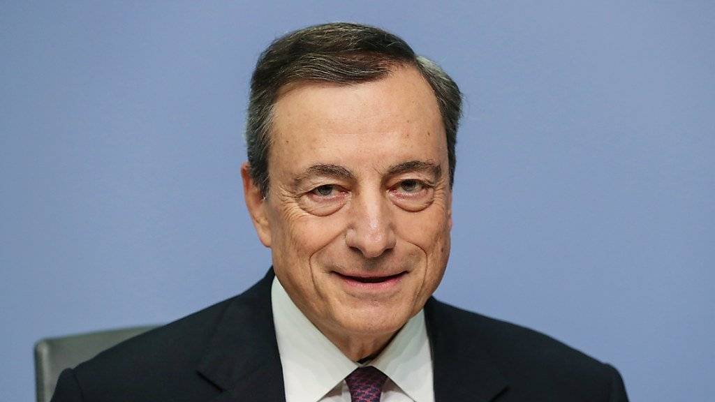 Will noch lange an den tiefen Zinsen festhalten: EZB-Chef Mario Draghi. Dieser widersprach damit einem anderen Mitglied des EZB-Rates. (Archivbild)