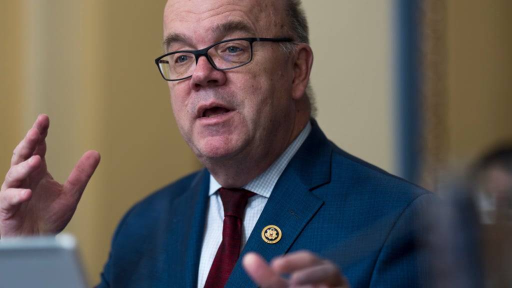 Der US-amerikanische Abgeordnete James respektive Jim McGovern kritisiert die von US-Präsident Donald Trump gegen die Schweiz verhängten Strafzölle.