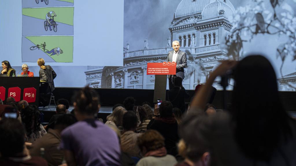 Will sich selber keinen Stock in die Speichen stecken: SP-Bundesrat Beat Jans anlässlich des Parteitags im Bieler Kongresshaus.