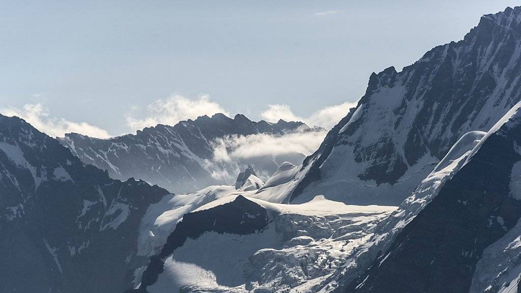 Starke Orkanböen in den Bergen: Auf dem Jungfraujoch BE wurden Windgeschwindigkeiten von 141 Stundenkilometer gemessen. (Archiv)
