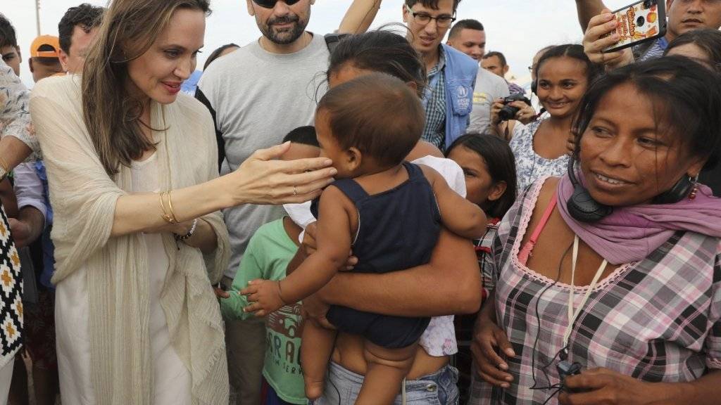 Die US-Schauspielerin und Uno-Sondergesandte Angelina Jolie hat das kolumbianische Grenzgebiet zu Venezuela besucht, um sich über die Lage der venezolanischen Flüchtlinge zu informieren.