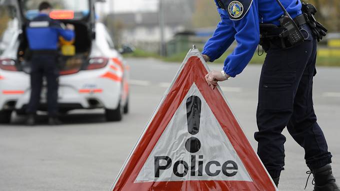 Polizei sichert verdächtige Objekte in Haus in Murten FR