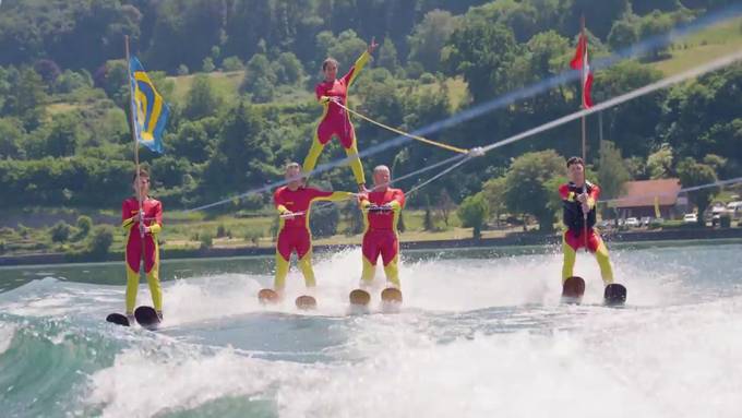 Wasser, Ski und Akrobatik vereint – Nico schickt Marco an den Bodensee