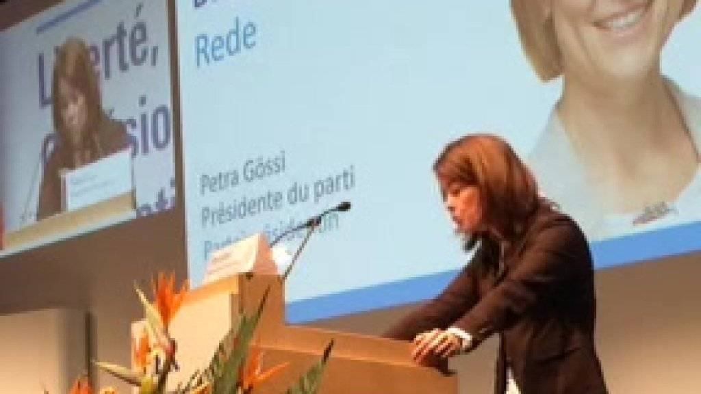 Hält dem SP-Präsidenten eine Standpauke: FDP-Chefin Petra Gössi an der Delegiertenversammlung in Biel.