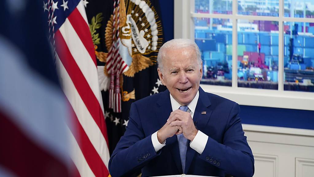 Joe Biden spricht während eines Treffens mit seiner Arbeitsgruppe über Lieferkettenprobleme im South Court Auditorium auf dem Campus des Weißen Hauses. Foto: Patrick Semansky/AP/dpa