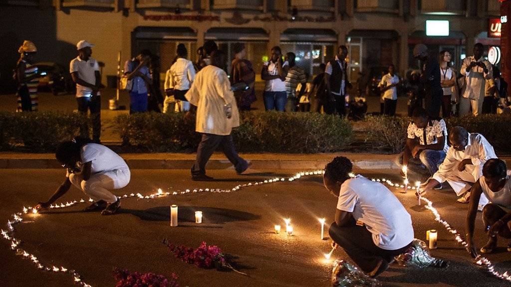 Gedenken an die Opfer des Terroranschlags in Ouagadougou.