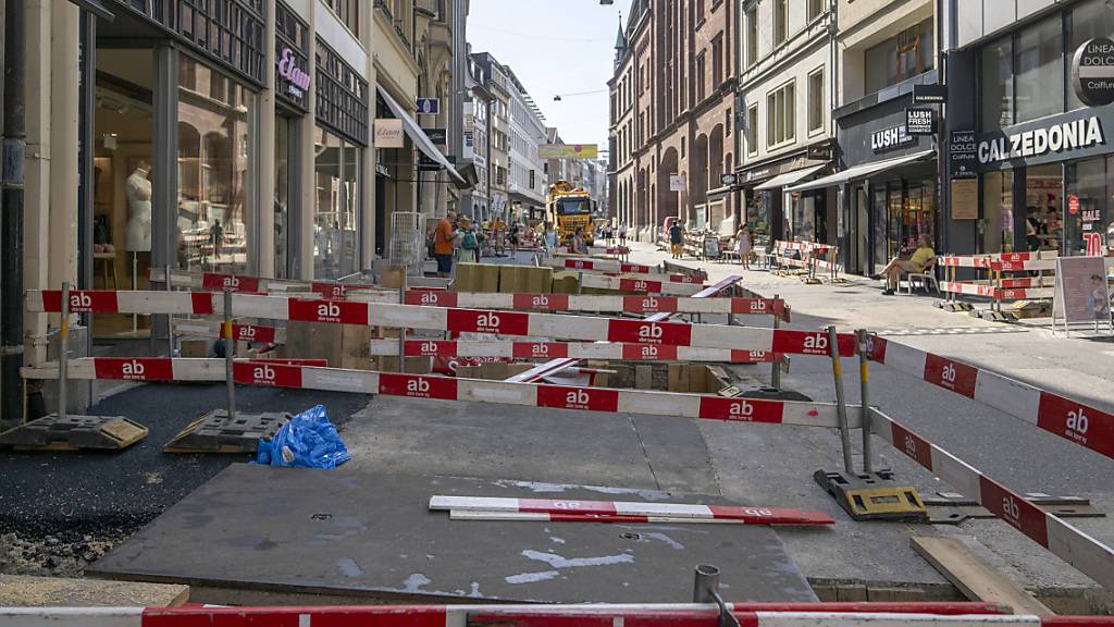 Die Schweizer Baufirmen haben nach zwei rückläufigen Quartalen im dritten Jahresviertel wieder mehr Aufträge an Land gezogen. Die Auftragseingänge legten um 4,1 Prozent auf 5,7 Milliarden Franken zu. (Archivbild)