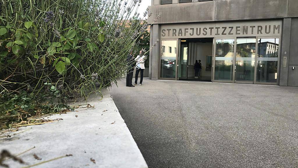 Im Sterbehilfe-Prozess vor dem Baselbieter Strafgericht im Strafjustizzentrum in Muttenz halten  Staatsanwaltschaft und Verteidigung ihre Plädoyers.