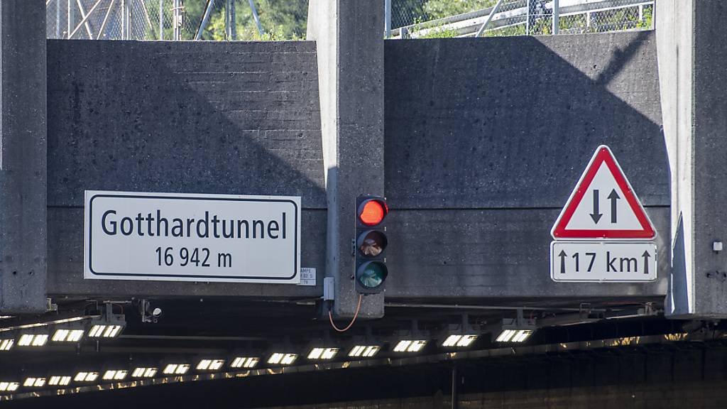 Der Brand eines Personenwagens im Gotthard-Strassentunnel ist am frühen Dienstagmorgen glimpflich ausgegangen: Es wurde niemand verletzt. (Archivbild)
