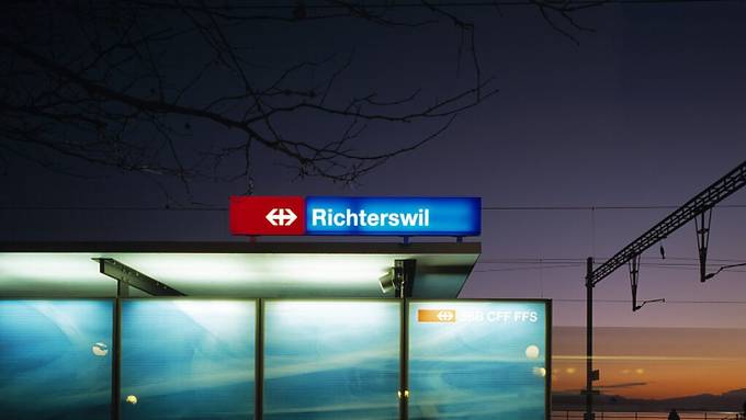 18-Jähriger wird bei Streit am Bahnhof Richterswil mit Messer verletzt