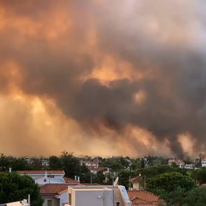«Albtraumbrand» in Athens Vororten - Rauchschwaden über der Stadt