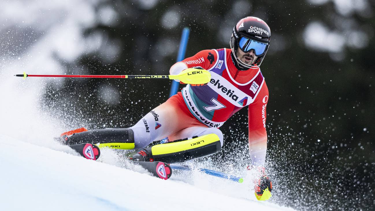 Loïc Meillard holt sich als bester Schweizer am Sonntag in Adelboden Platz 4 im Slalom.