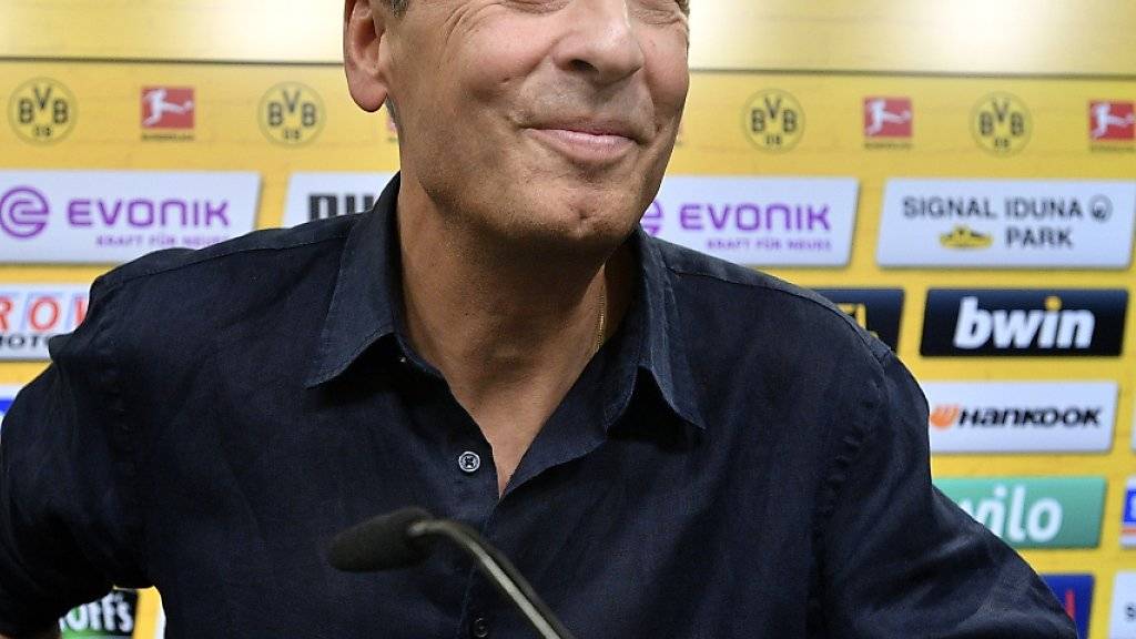 Lucien Favre lächelt als neuer BVB-Coach der neuen Saison entgegen