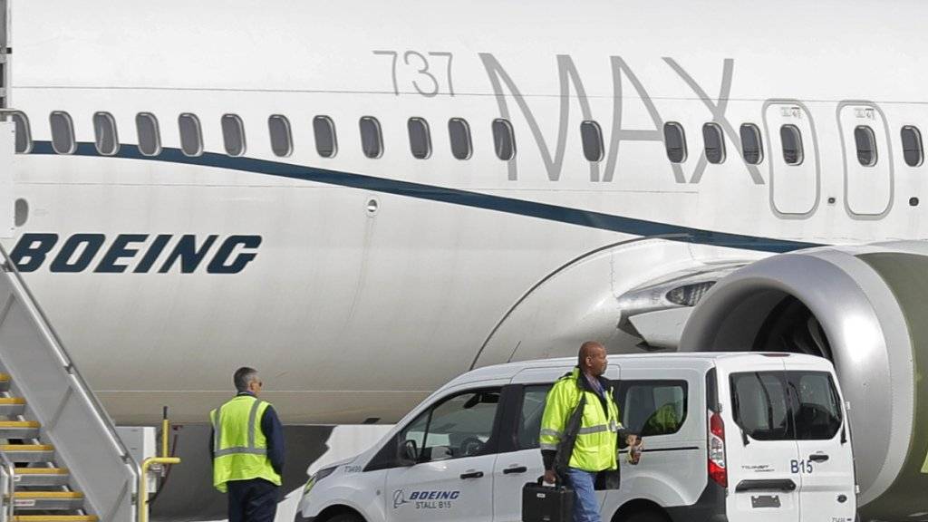 Nach den Flugzeugabstürzen von Indonesien und Äthiopien mit insgesamt 346 Todesopfern schaltet sich das FBI in die Ermittlungen ein - gleichzeitig entwickelt der Hersteller Boeing unter Hochdruck neue Software für die Baureihe 737 Max. (Archivbild)