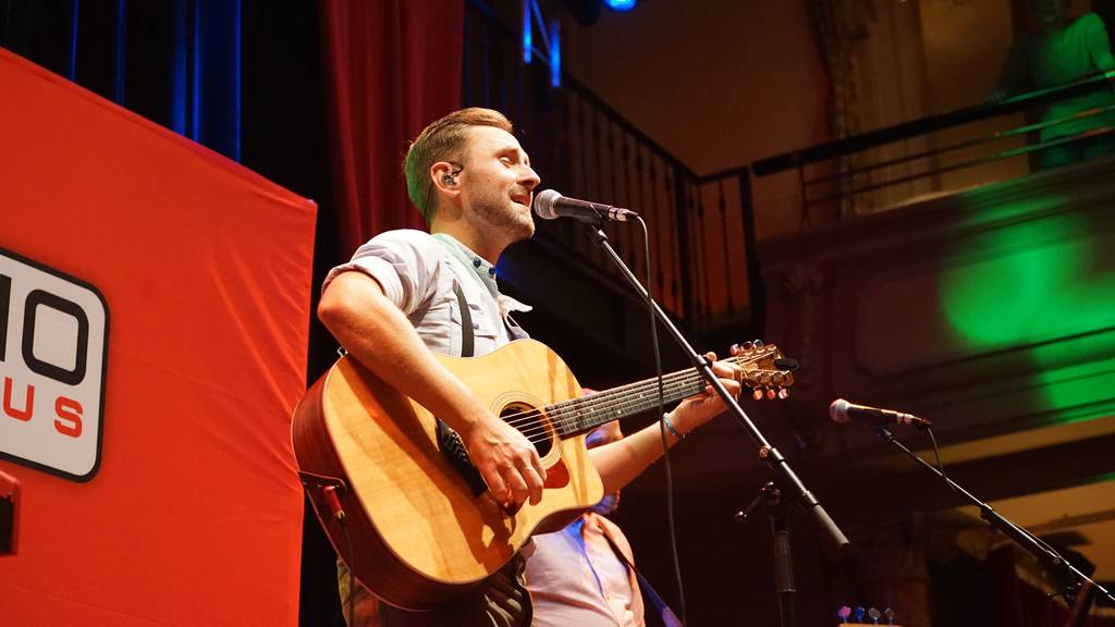 KUNZ auf der Pilatus Stage und live im Studio