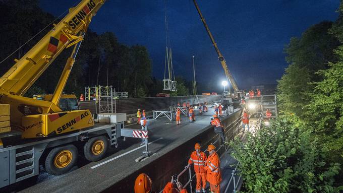 Eine Brücke auf der Sitterbrücke gebaut