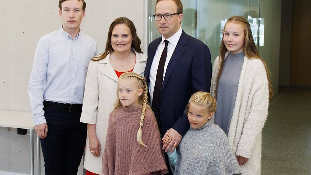 Der neue Präsident Islands mit seiner Familie: Historiker Gudni Jóhannesson gewann die Wahl mit einer relativen Mehrheit von fast 38 Prozent.