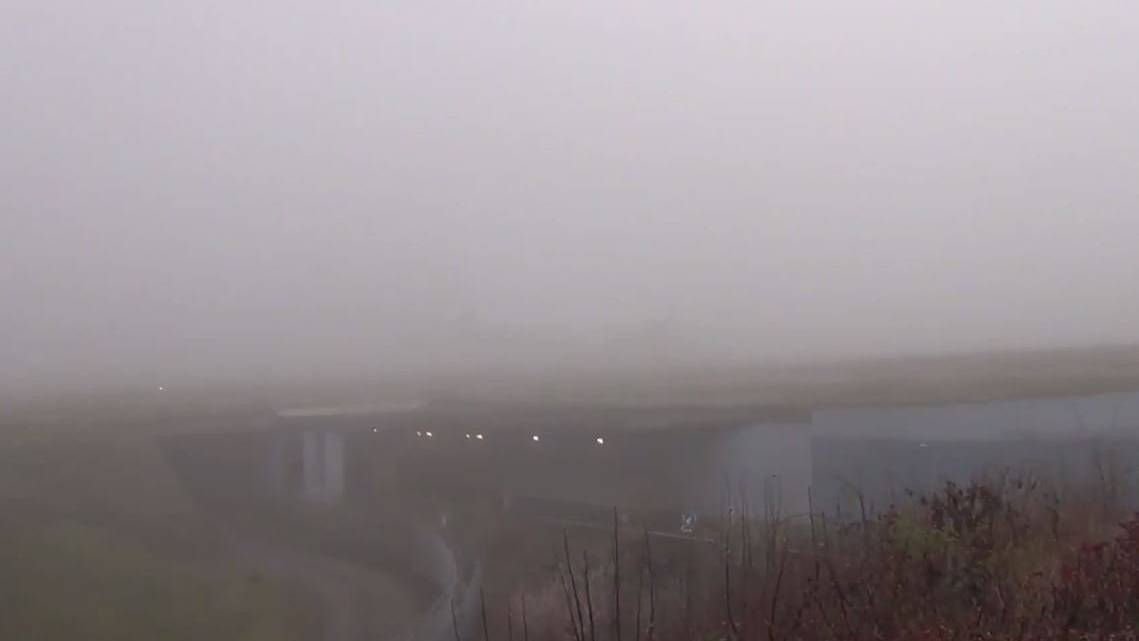Am Euro Airport Basel ist die Sicht durch den dichten Nebel derzeit mehr als schlecht.