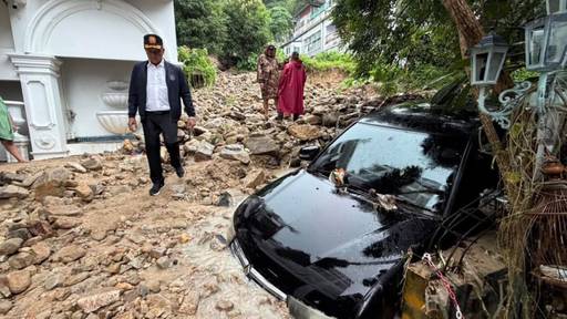 Starkregen setzt Thailands Urlaubsinsel Phuket unter Wasser