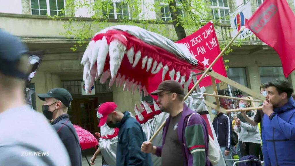 Demo gegen Credit Suisse-Debakel: Linke fordern eine Enteignung und Verstaatlichung