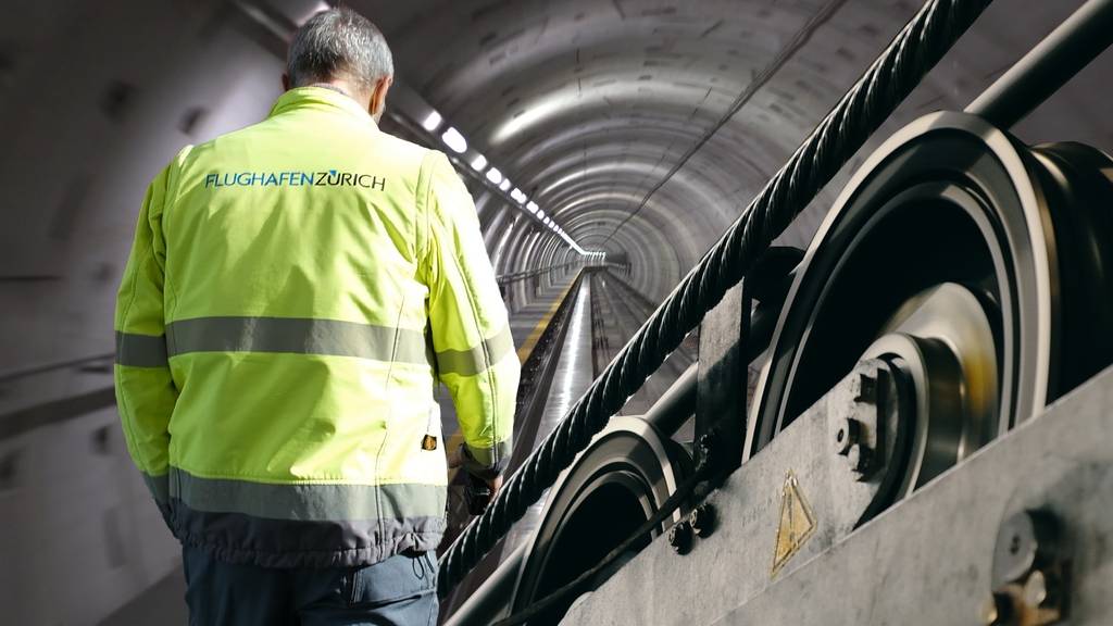 «Die Bahn schwebt» – So funktioniert die Skymetro am Flughafen Zürich