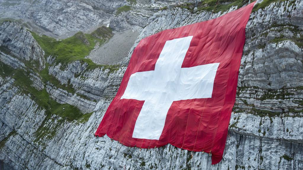 Nur 36 Stunden: Am Samstag wird die Schweizerfahne wieder eingerollt