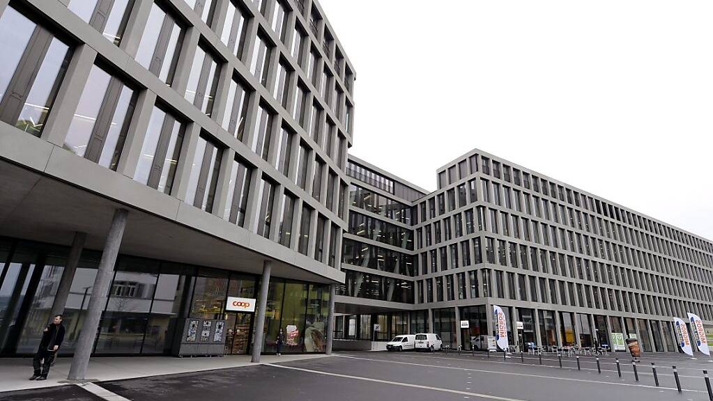 Das neue Studienjahr der Fachhochschule Nordwestschweiz (FHNW) hat auch am Campus in Brugg AG begonnen. An allen Standorten gilbt vom 15. Oktober an eine Zertifikatspflicht. (Archivbild)