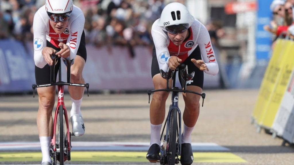 Von den Schweizer Zeitfahr-Assen ist lediglich Stefan Bissegger (r.) im Mixed-Teamzeitfahren dabei. Stefan Küng (l.) setzt für das Strassenrennen am Sonntag auf Erholung