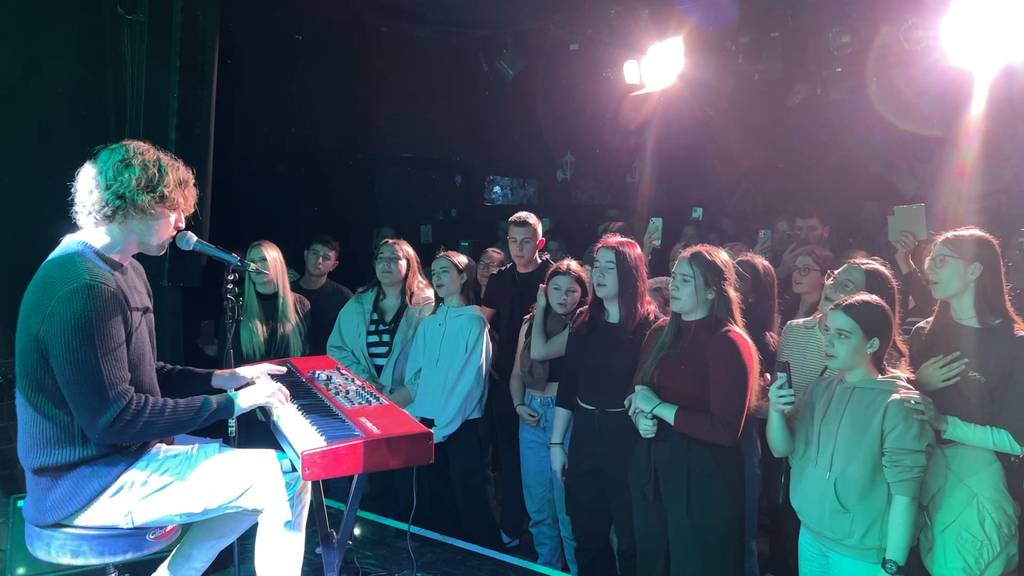 Dean Lewis verzaubert auf der Radio 32 Stage im Kofmehl