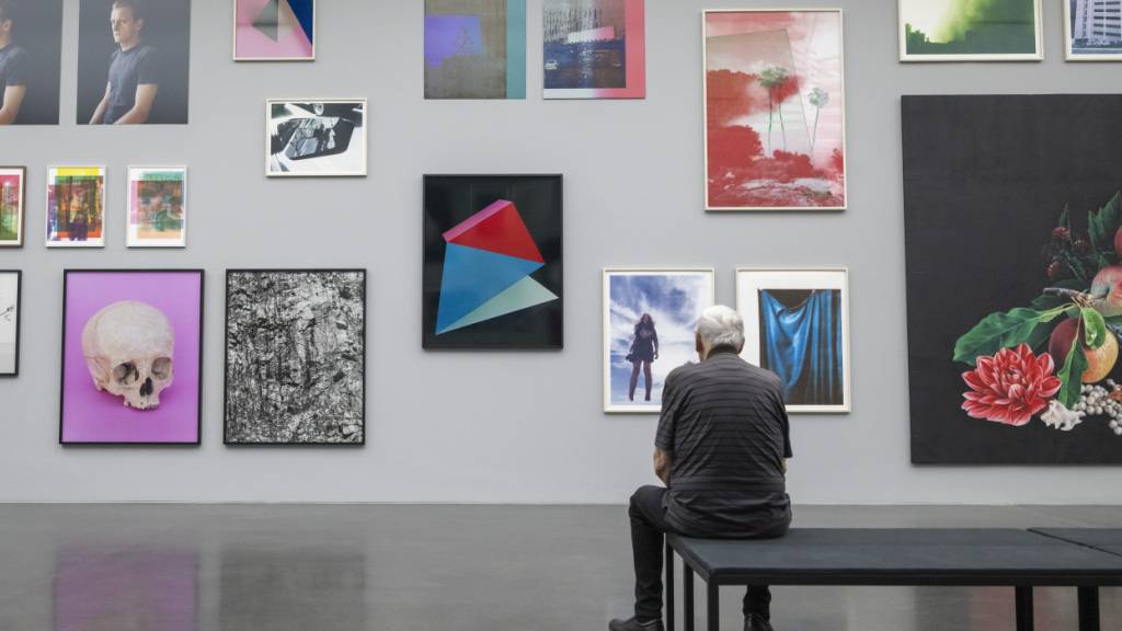 «All at Once» zeigt, auf welch vielfältige Art und Weise Shirana Shahbazi mit ihren Fotografien umgeht.