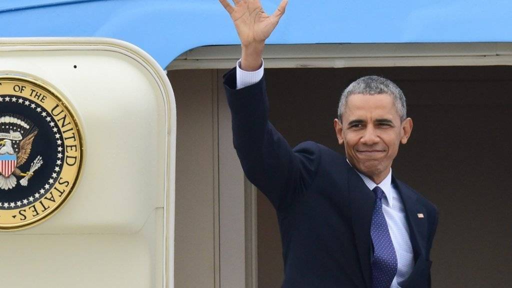 Barack Obama winkt zum Abschied: Der US-Präsident beendete seinen Deutschland-Besuch und flog nach Washington zurück.