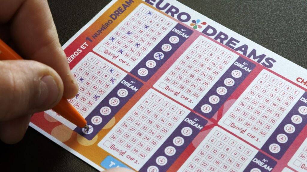 Eine Mitspielerin oder ein Mitspieler erhält dank der Eurodreams-Ziehung vom Donnerstag eine monatliche Zahlung von 2222 Franken während fünf Jahren. (Archivbild)