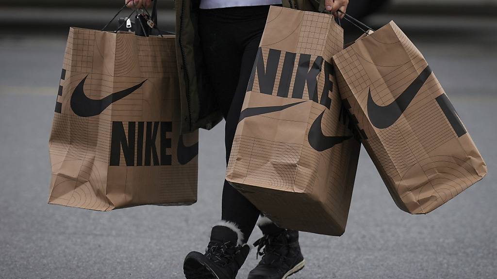 Nike-Produkte wurden im vergangenen Jahr in den USA seltener gekauft. Weltweit legte der Umsatz dennoch zu. (Archivbild)