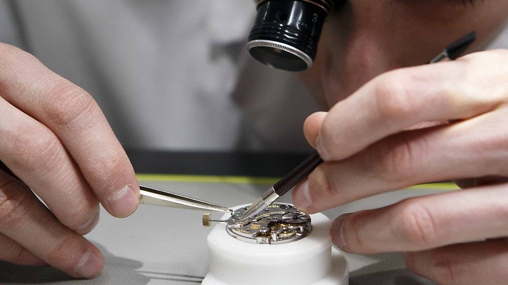 Nach einer Belebung der Nachfrage insbesondere in Asien beschäftigt die Schweizer Uhrenindustrie 2018 erstmals seit vier Jahren wieder mehr Menschen. (Symbolbild)
