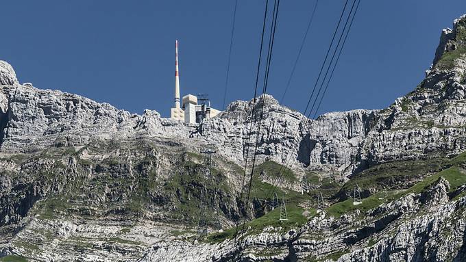 Forscher installieren auf dem Säntis Superlaser als Blitzableiter