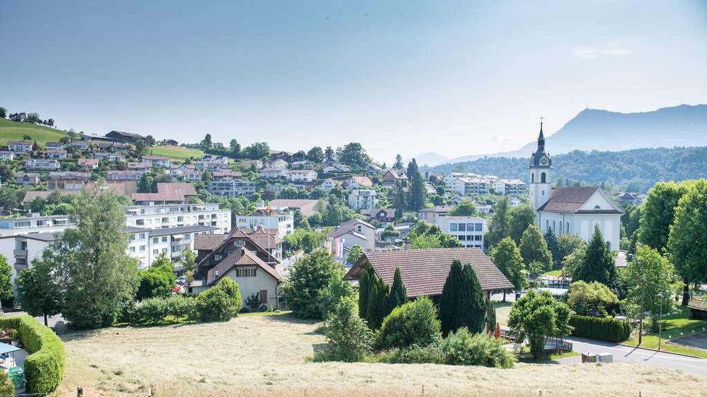 Kirchgemeinde Adligenswil setzt dem Bistum das Messer an den Hals