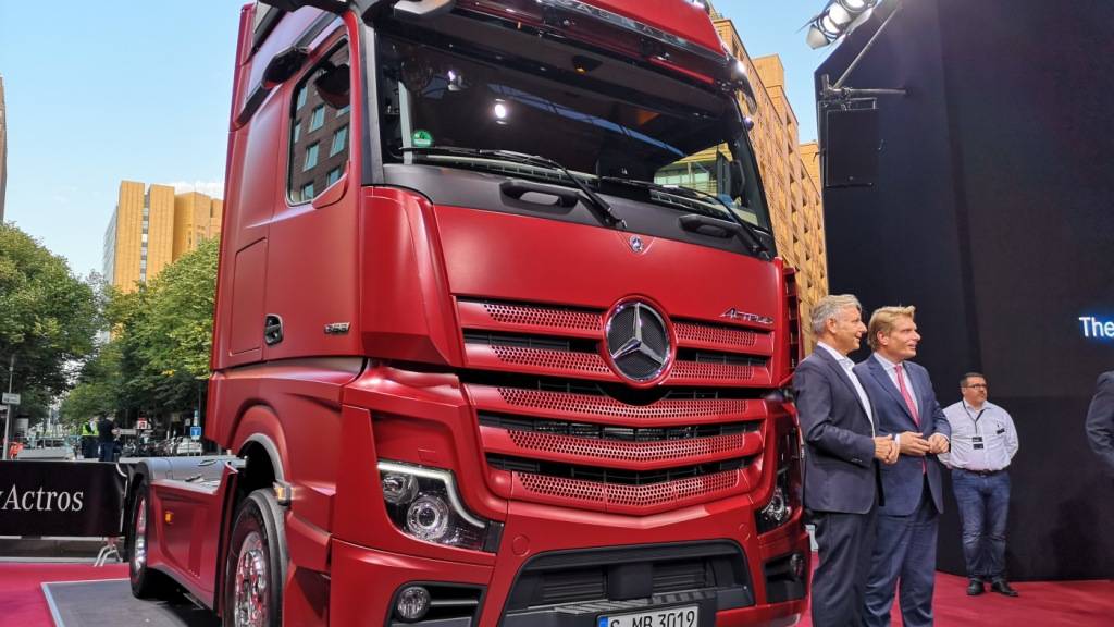 Der schwächelnde Markt in den USA und weniger verkaufte Busse haben bei Daimler Truck für einen erneuten Absatzrückgang von 9 Prozent im ersten Quartal gesorgt. (Archivbild)