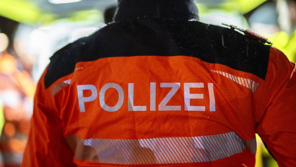Kollision zwischen Töff und Auto in Bubikon fordert zwei Verletzte