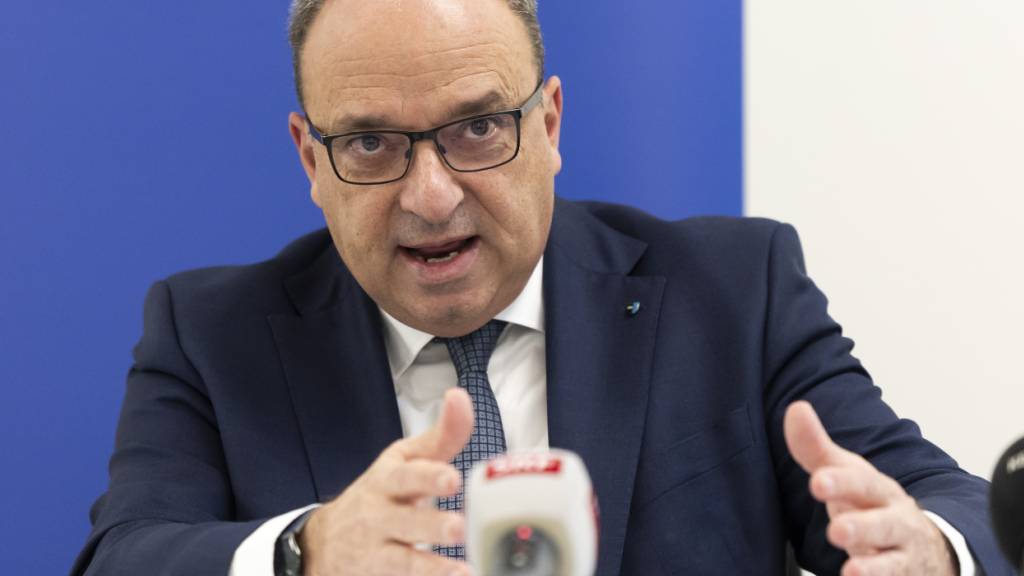 «Zu fundamentaler zentralistischer Eingriff»: Markus Dieth, Präsident der Konferenz der Kantonsregierungen, engagiert sich vor den Medien für ein Nein zur Individualbesteuerung am 8. März.