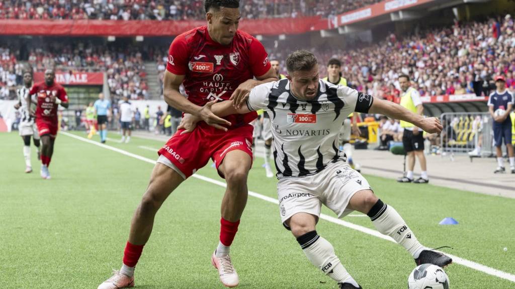 Damian Kelvin (links) verteidigt künftig in Lugano