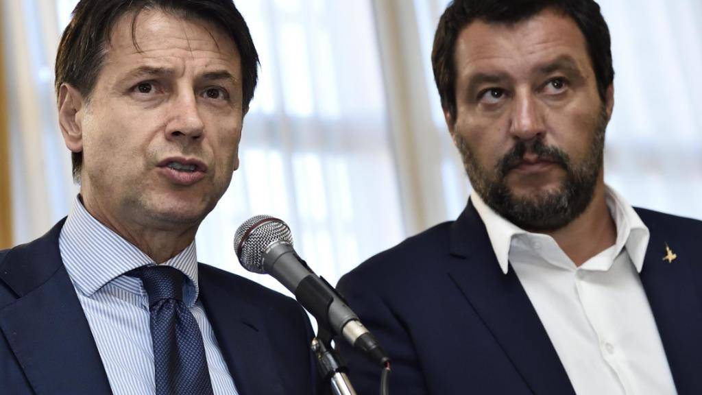 Ausserordentlich beliebt: Italiens Ministerpräsident Giuseppe Conte (links) und Innenminister Matteo Salvini. (Archiv)