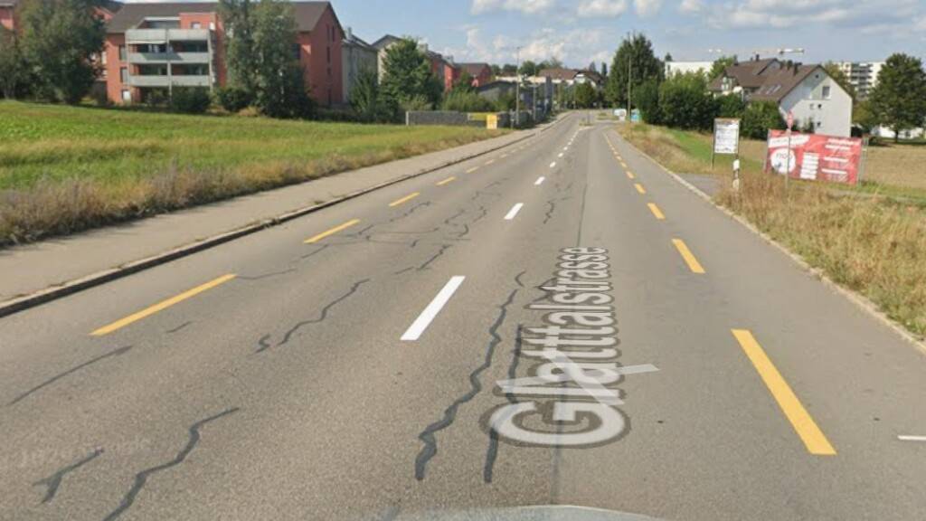 Auf der Glatttalstrasse in Rümlang ereignete sich der Unfall.