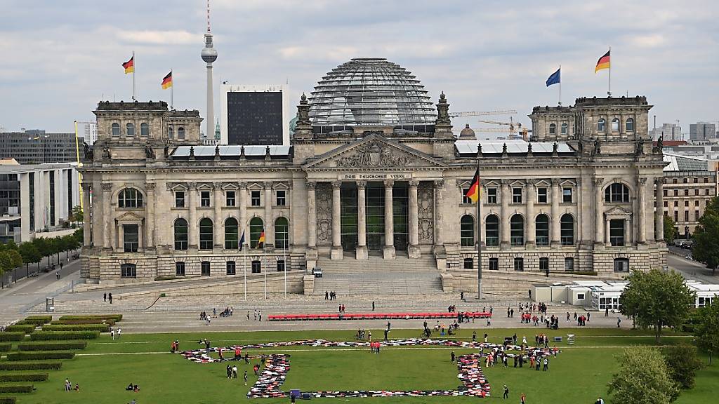 Die amerikanische Ratingagentur Fitch sieht die Bonität Deutschlands weiterhin in der Spitzenliga. (Archivbild Reichstag Berlin)