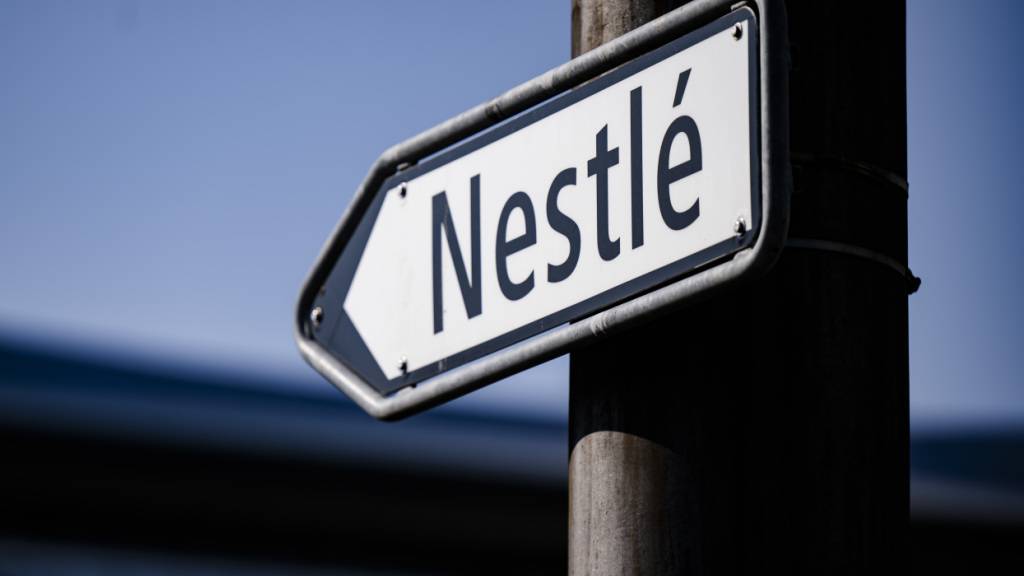 Rückwärts gehen will Nestlé bei den Kosten. Das ist der Plan des neuen CEO Philipp Navratil. Über die Klinge springen sollen nun 180 Angestellte in Frankreich. (Archivbild)