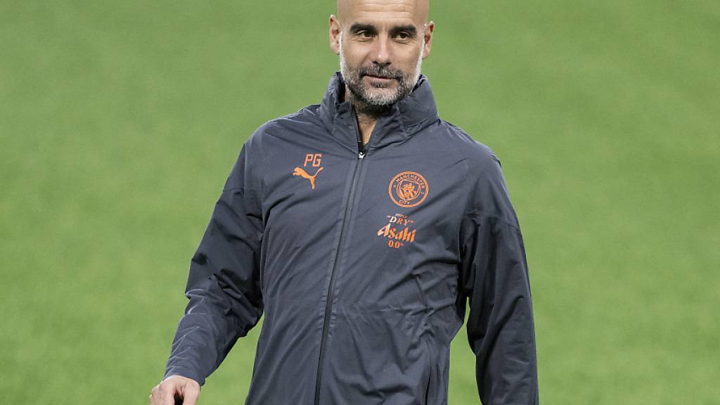 Pep Guardiola, der Trainer von Manchester City, ist nicht begeistert vom Kunstrasen in Bern