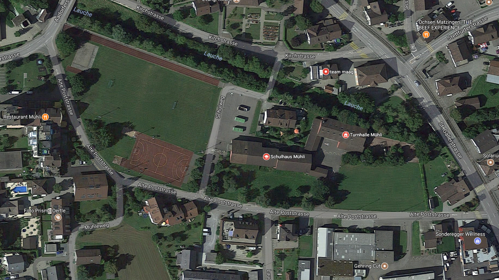 In der Mitte dieser Karte liegt das Problem: Das Schulhaus Mühli mit dem Betonplatz davor. Bild: Screenshot Google Maps