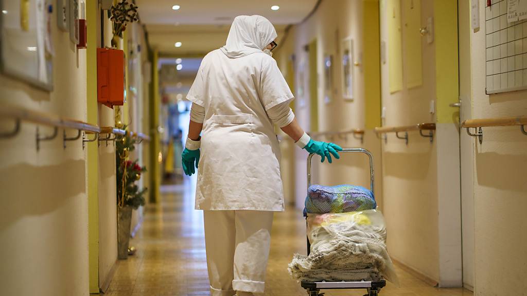 In Pflegeheimen können mit den bisherigen gesetzlichen Grundlagen zahlreiche spezialisierte Angebote nicht finanziert werden. (Symbolbild)